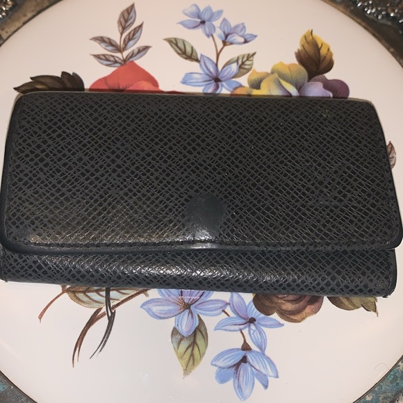 Authentic Louis Vuitton Key Holder - Picture 11 of 14